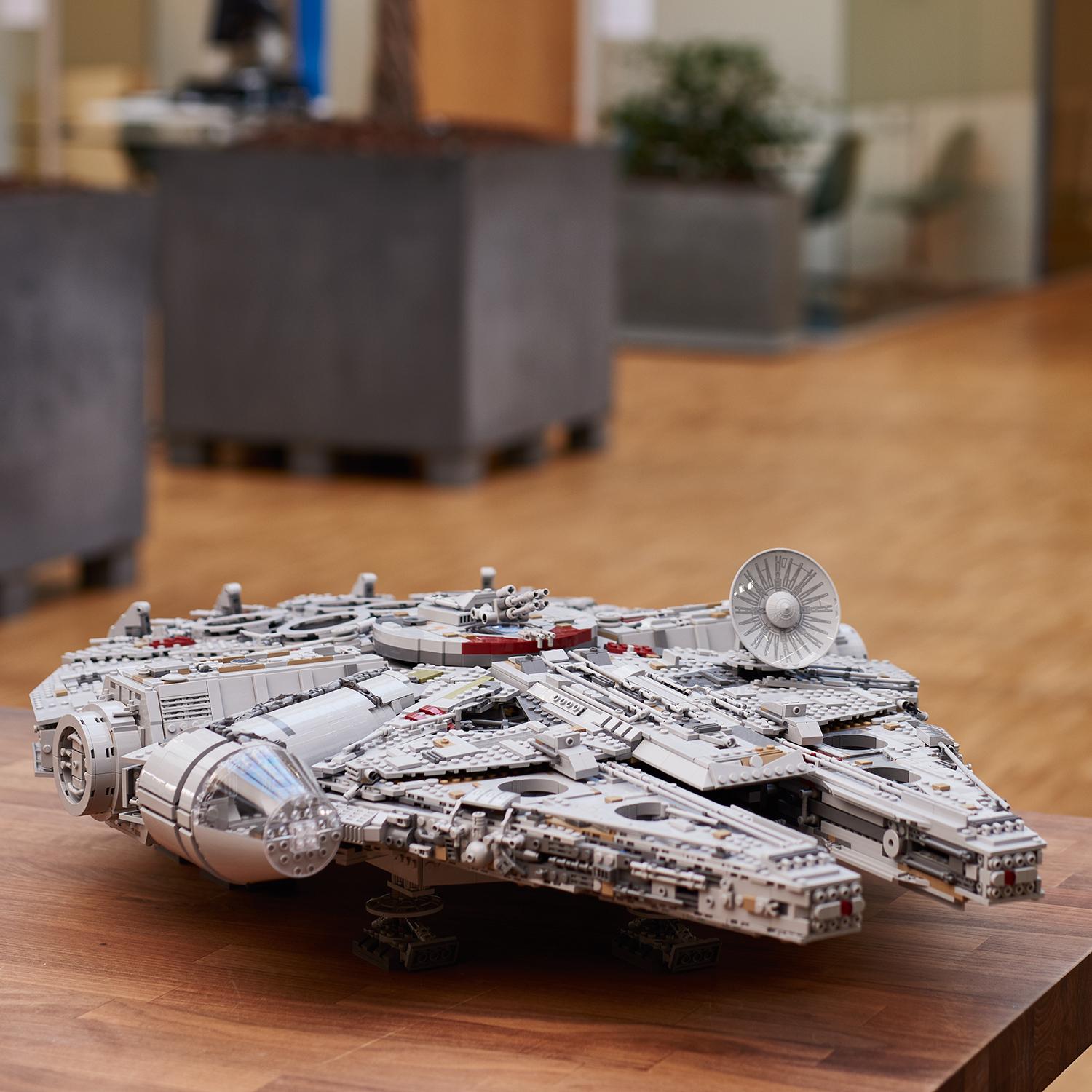 Lego star wars 75192 millennium falcon, modellino da costruire da collezione con minifigure leia, chewbecca, finn, c-3po, bb-8 - Disney, Star Wars