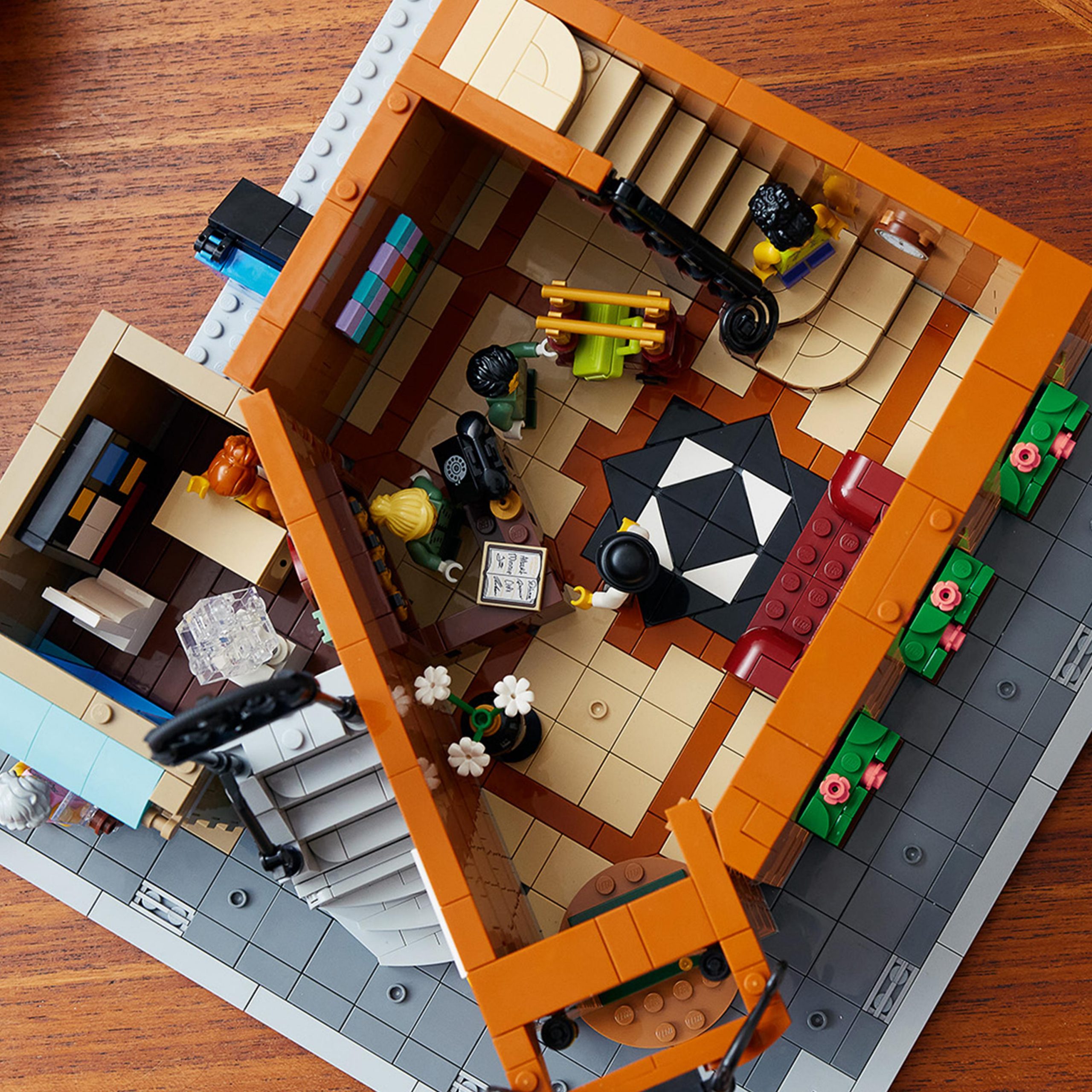 Lego 10297 boutique hotel, set modellini da costruire per adulti, edificio modulare da collezione con 7 minifigure - Lego