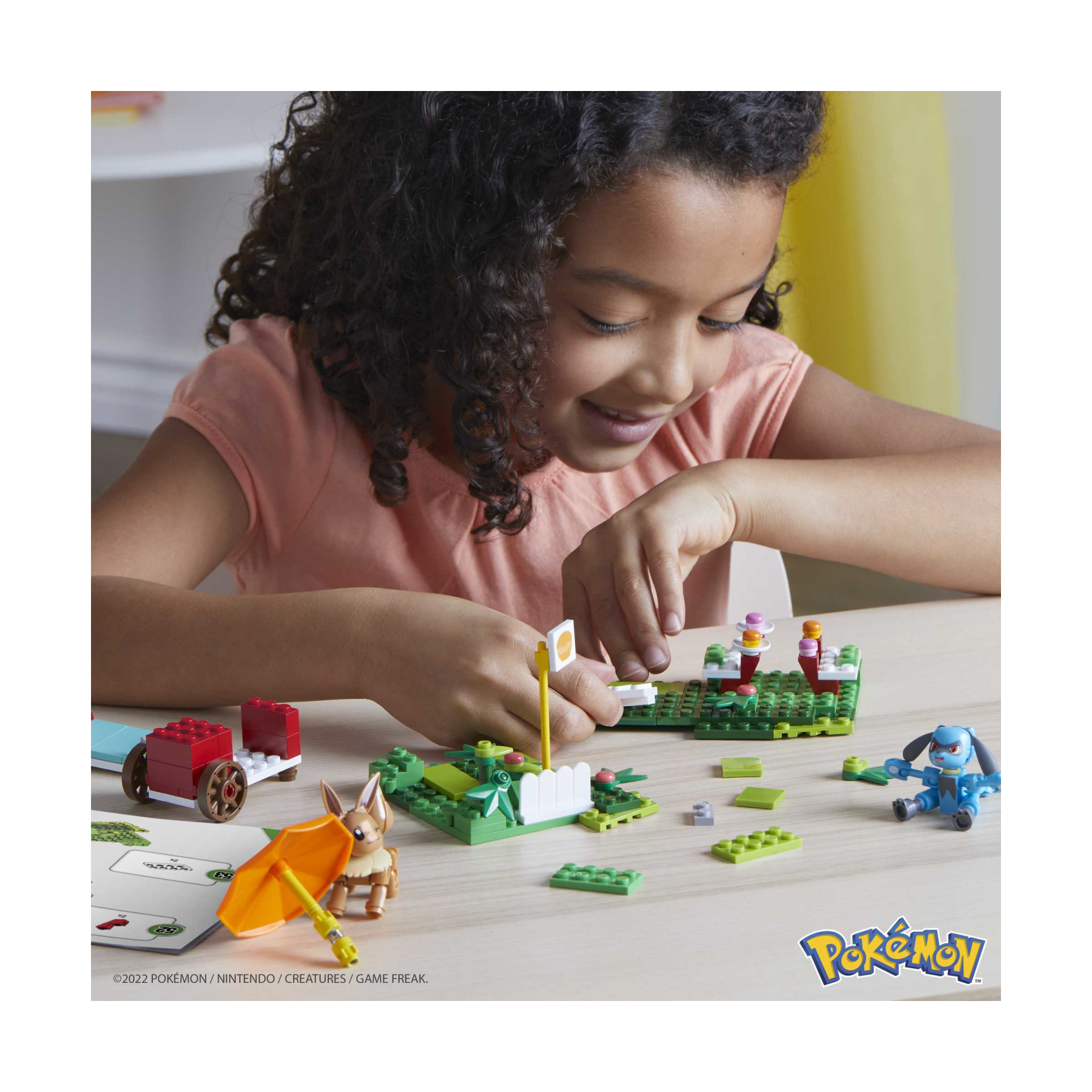 Mega pokémon adventure builder picnic set di costruzioni con 193 mattoncini e pezzi compatibili per collegarlo ad altri mondi, set regalo per bambini dai 7 anni in su - 