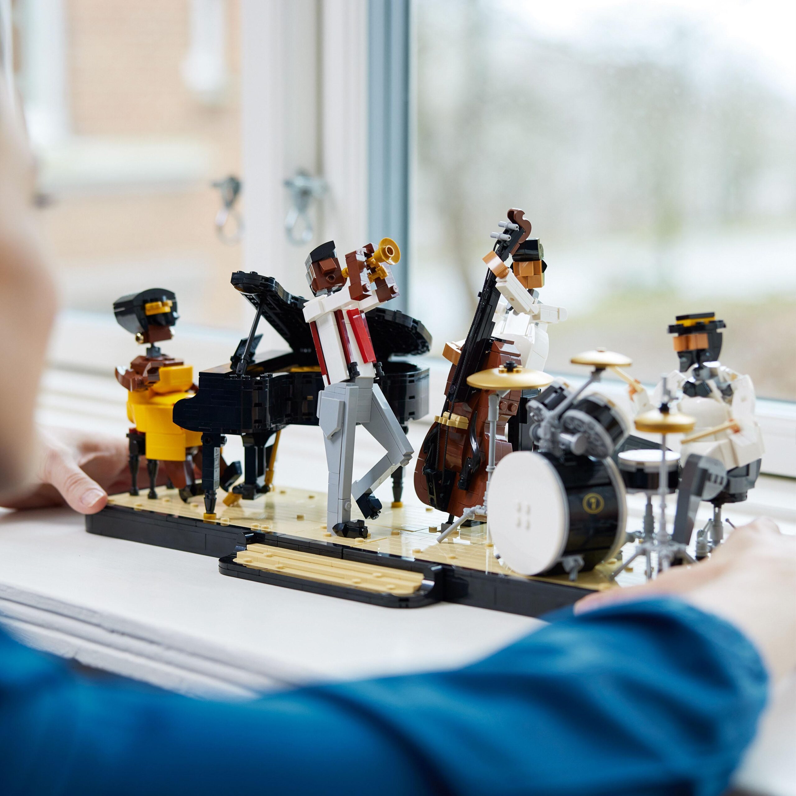 Lego ideas 21334 quartetto jazz, idee regalo per adulti amanti della musica con musicisti e strumenti: pianoforte e batteria - LEGO IDEAS