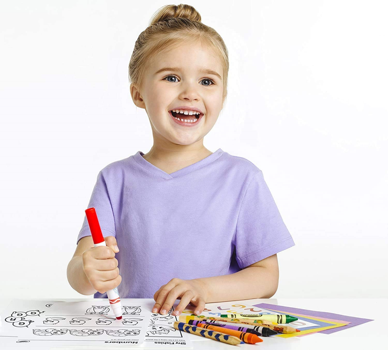 Crayola Mini Kids, Album Färger & Former, 24 Färgsidor och 7 Vaxkritor,  Kreativ aktivitet för barn, ålder 3+