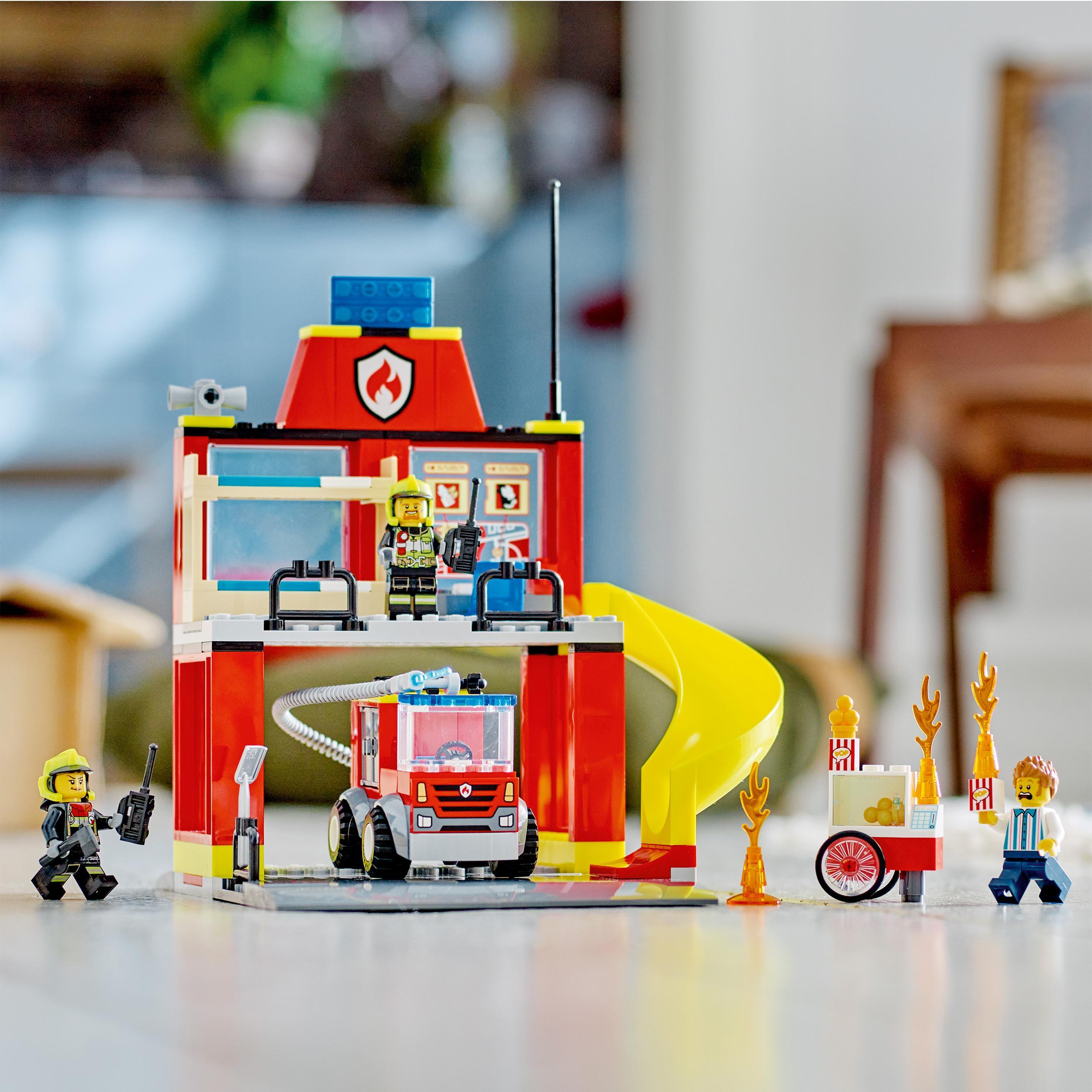 LEGO City Fire Camion dei Pompieri Giocattolo, con Autopompa Antincendio e  Minifigure dei Vigili del Fuoco, Giochi per Bambini di 5+ Anni, 60279 -  ScuolaGio