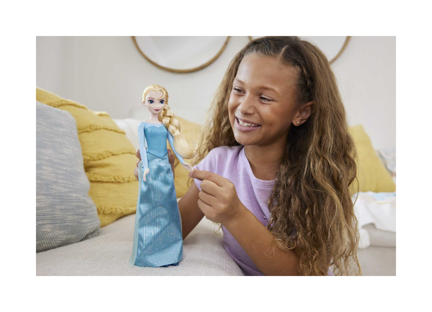 Hasbro Disney Frozen Royal Reveal Bambola di Elsa con Abito Che Cambia 2 in  1