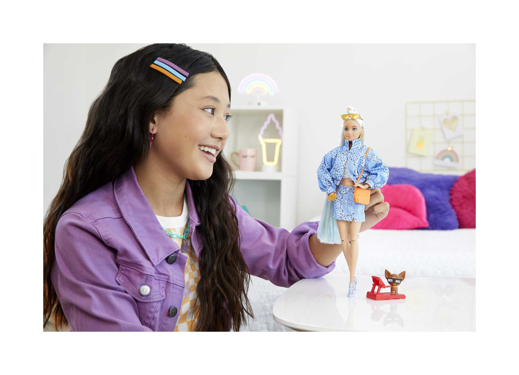 Barbie - barbie extra n.16 con cagnolino, gonna e giacca blu con motivo chachemire, capelli lunghissimi e accessori, giocattolo per bambini, 3+ anni, hhn08 - Barbie
