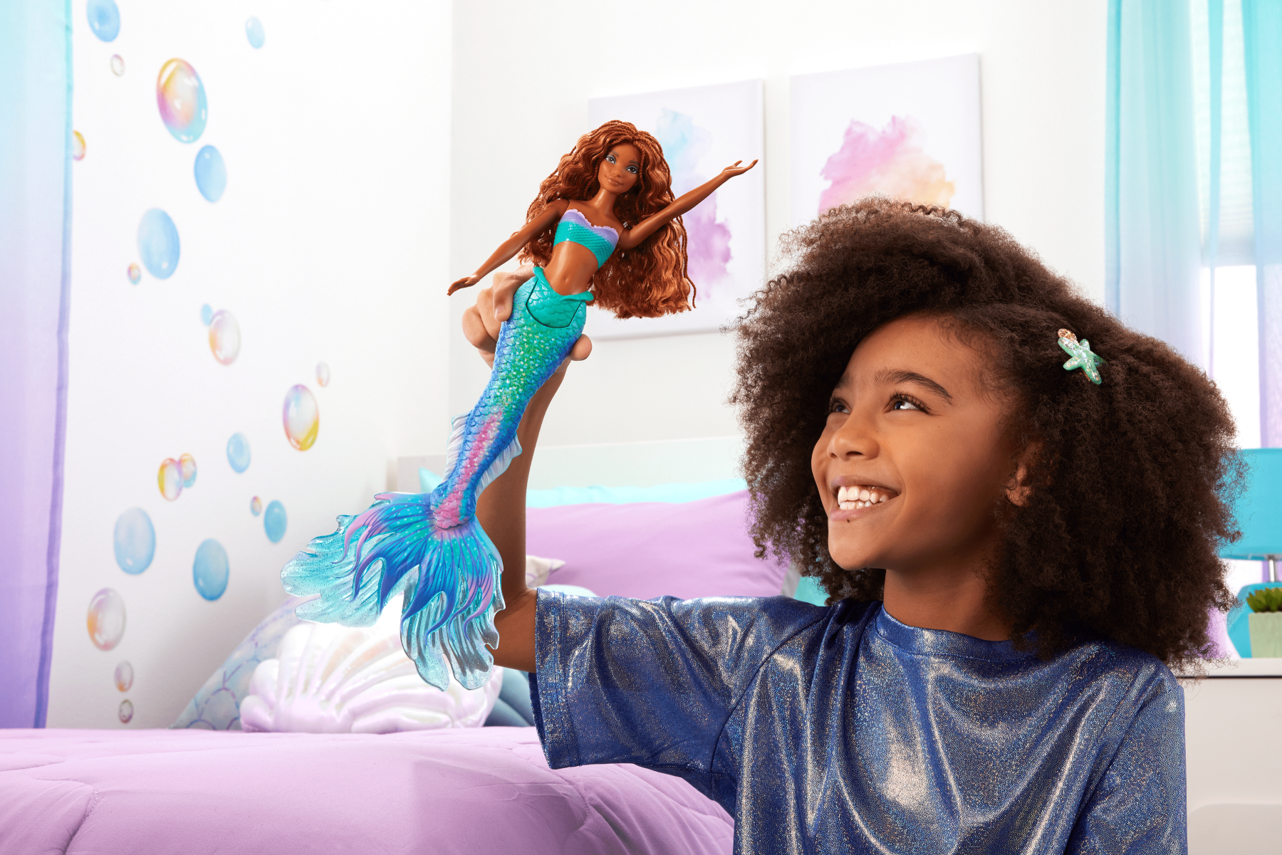 Disney la sirenetta - ariel bambola trasformabile, cambia da umana a sirena,  premi la collana e l'abito blu diventa una coda da sirena multicolore,  giocattolo per bambini, 3+ anni, hlx13 - Toys Center