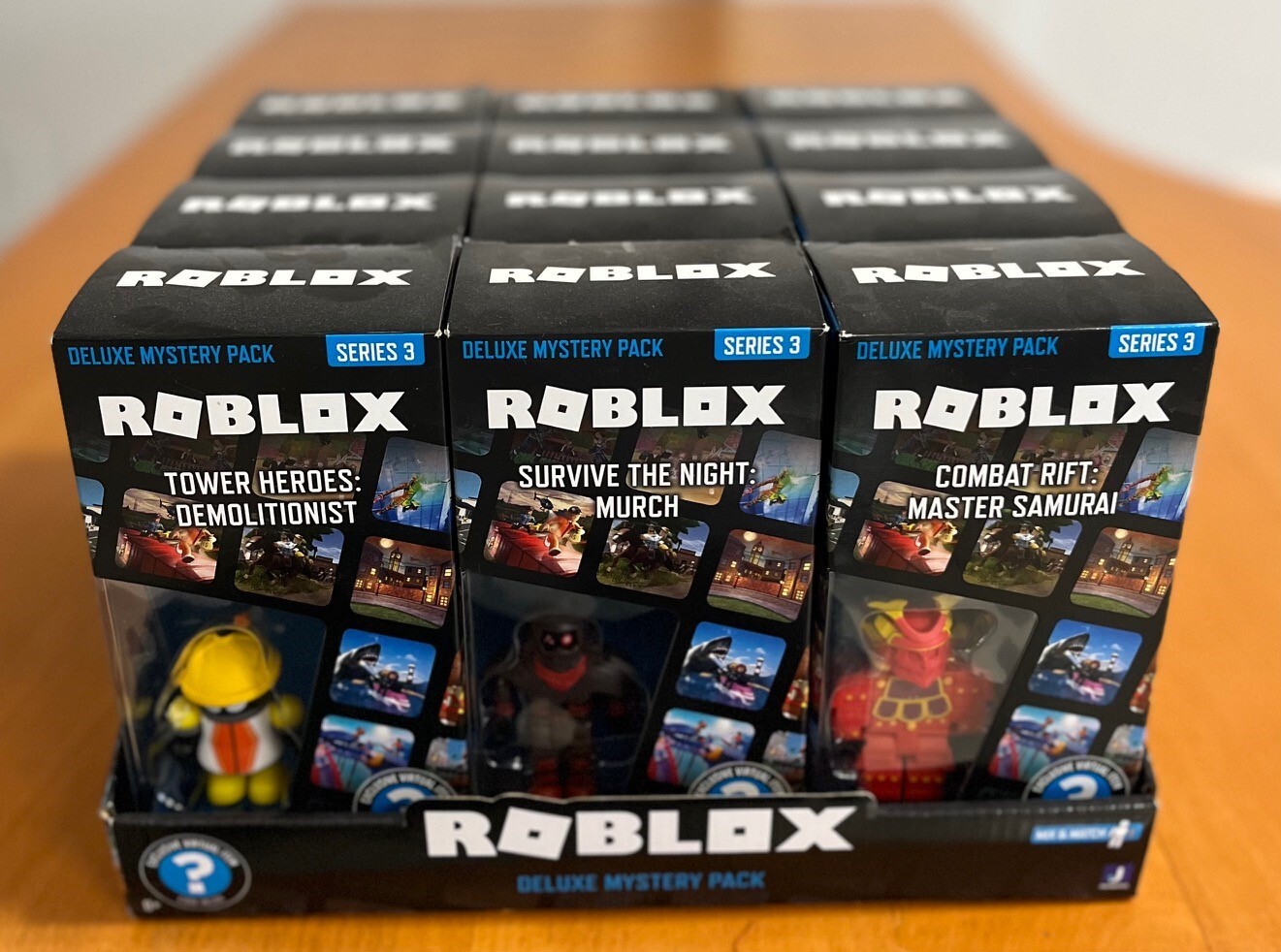 Roblox deluxe mistery pack personaggio con accessori - Roblox
