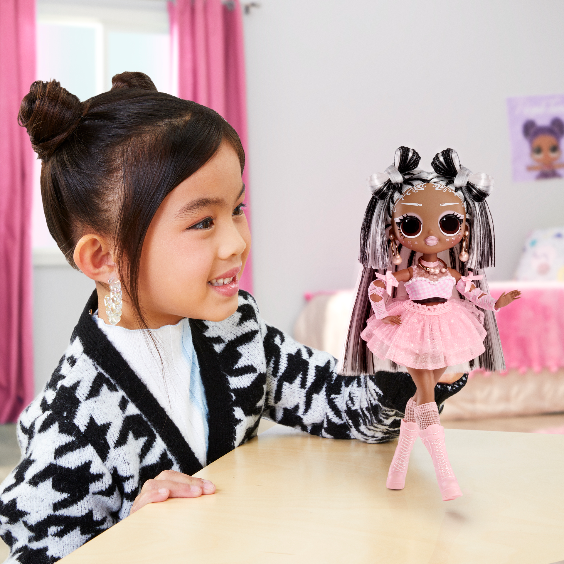 Lol surprise omg sunshine makeover fashion doll: switches. bambola cambia colore, numerose sorprese e accessori favolosi - LOL