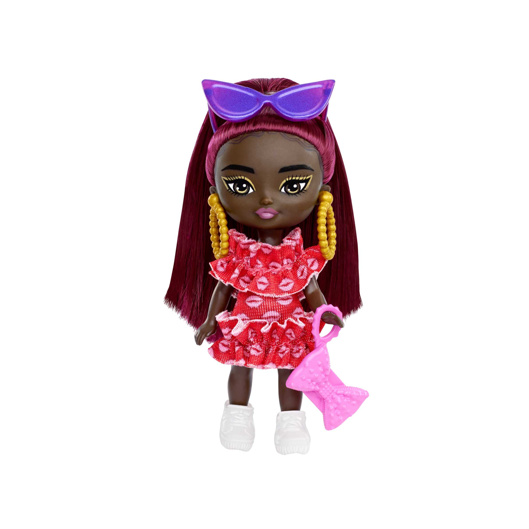 Barbie - barbie extra mini minis, bambola con capelli bordeaux e occhiali da sole, abito rosso con volant, vestiti e accessori, giocattolo per bambini, 3+ anni, hln47 - Barbie