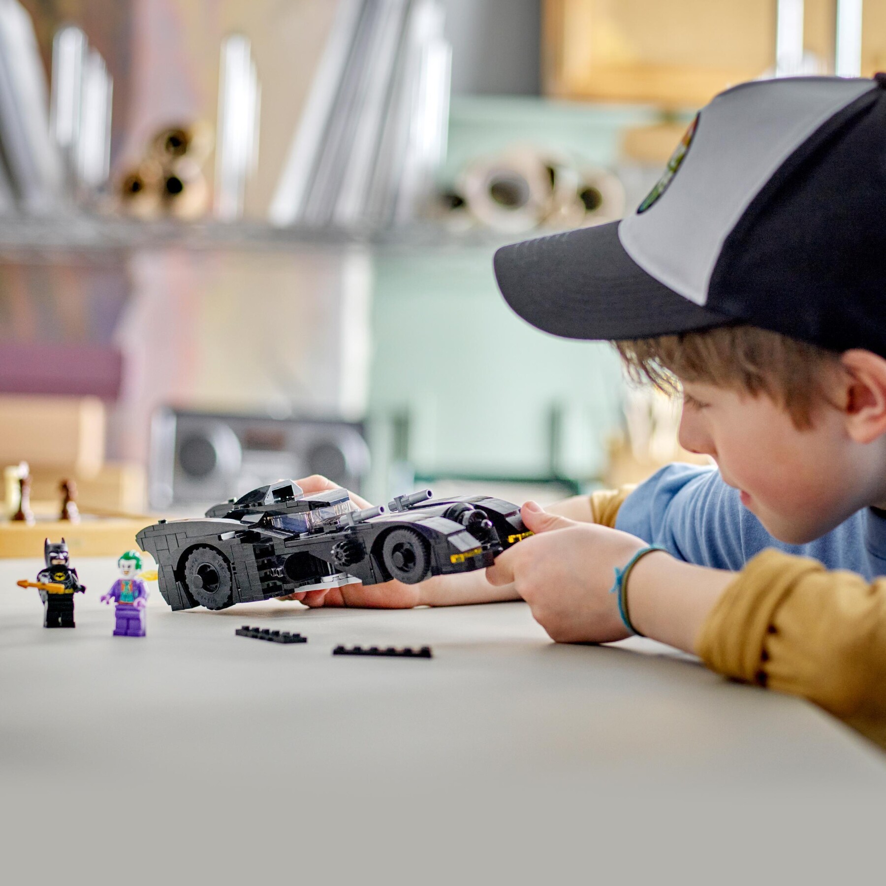 Lego dc 76224 batmobile: inseguimento di batman vs. the joker, iconica macchina giocattolo del 1989, idea regalo per bambini - BATMAN, LEGO SUPER HEROES
