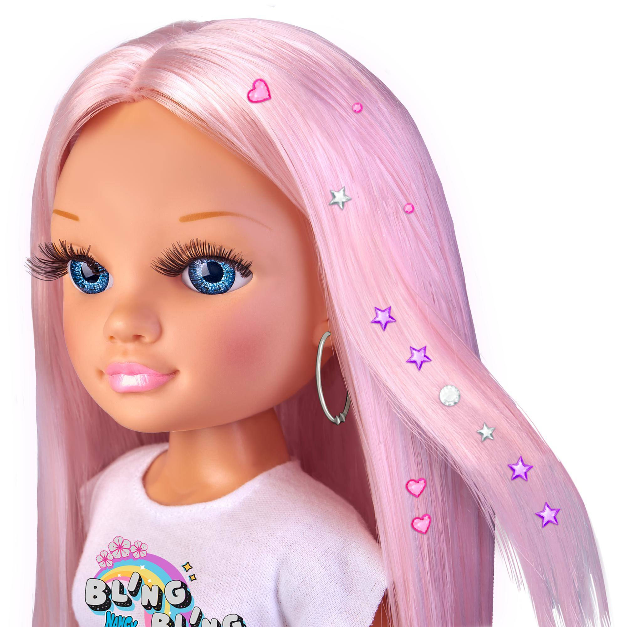 Nancy, un giorno con look brillante, capelli rosa, con gemme colorate e applicatore - NANCY