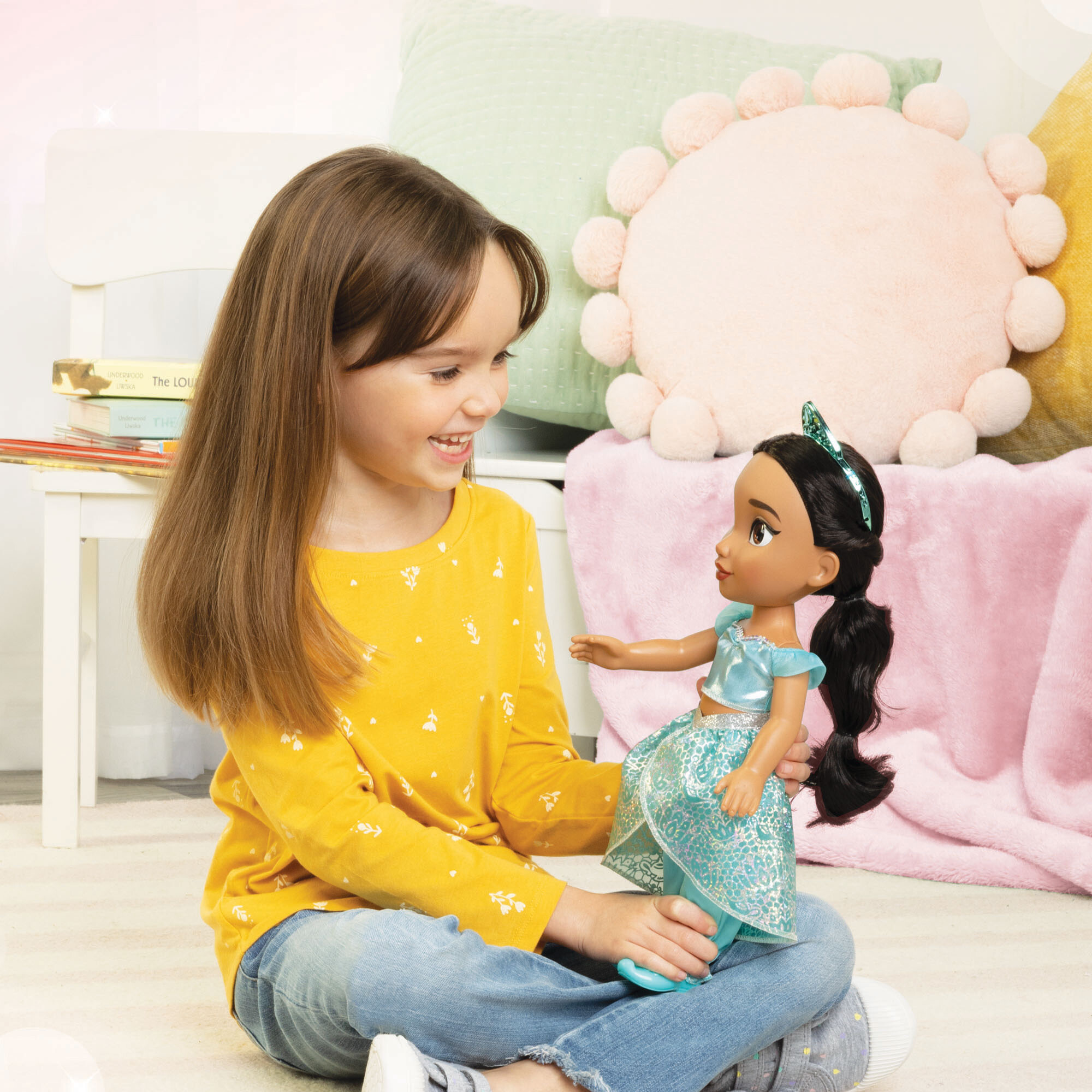 Disney Princess - Jasmine bambola con capi e accessori scintillanti  ispirati al film, giocattolo per bambini, HLW12 - Mattel - Bambole Fashion  - Giocattoli
