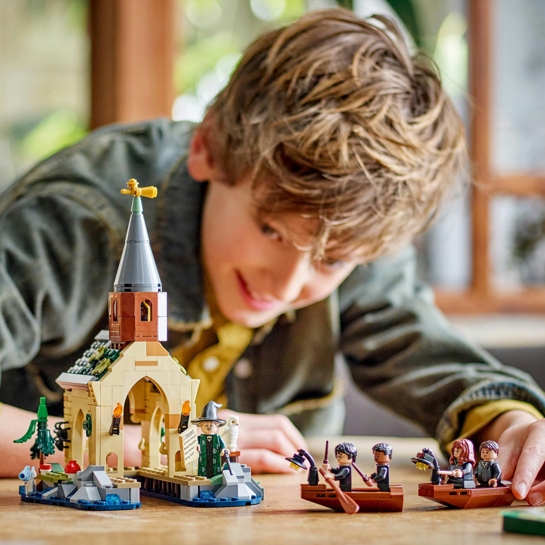 Lego harry potter 76426 la rimessa per le barche del castello di hogwarts, gioco per bambini di 8+ anni con 5 minifigure - Harry Potter, LEGO® Harry Potter™