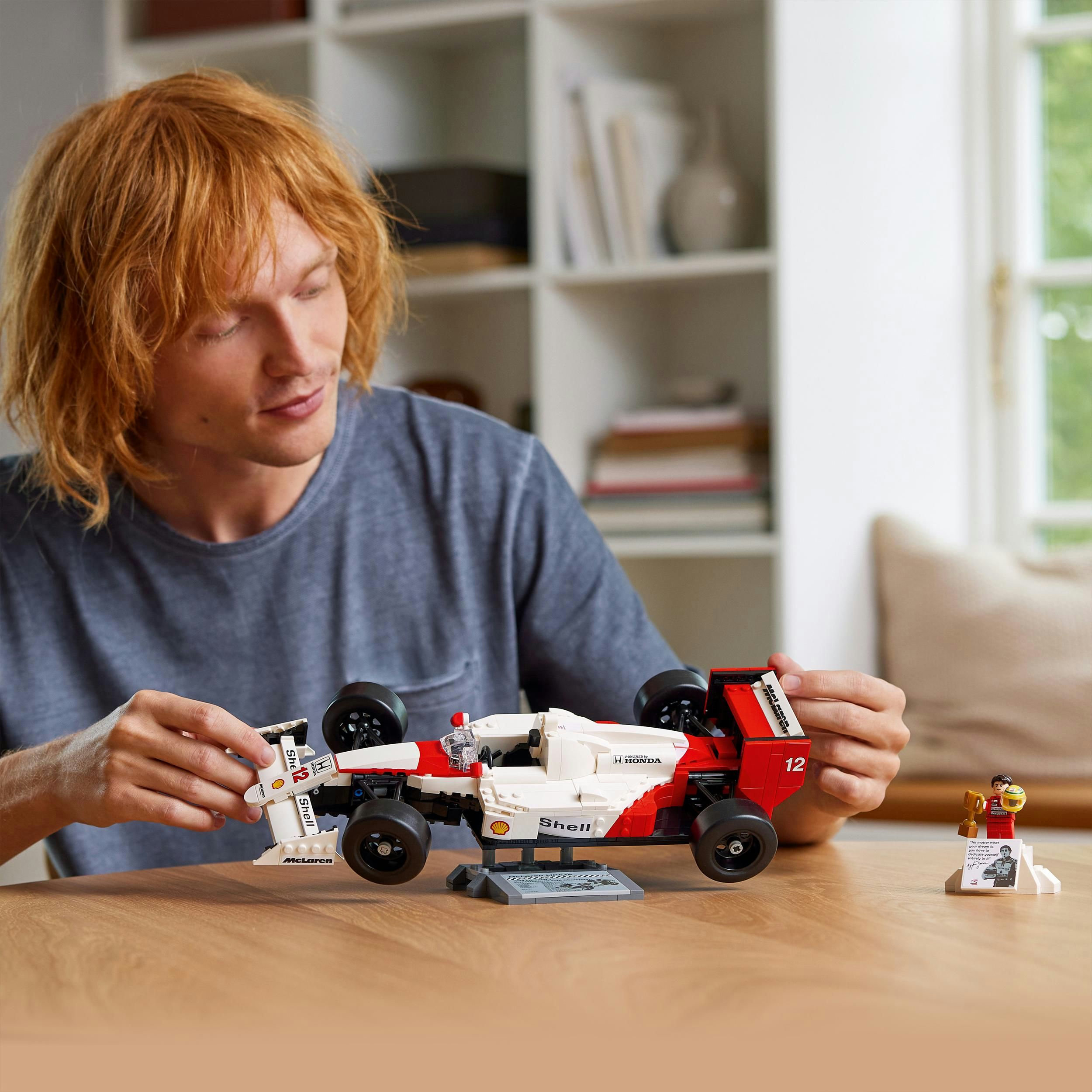 Lego icons 10330 mclaren mp4/4 e ayrton senna, modellino da costruire di auto da corsa f1 con minifigure, regalo per adulti - Lego, LEGO ICONS