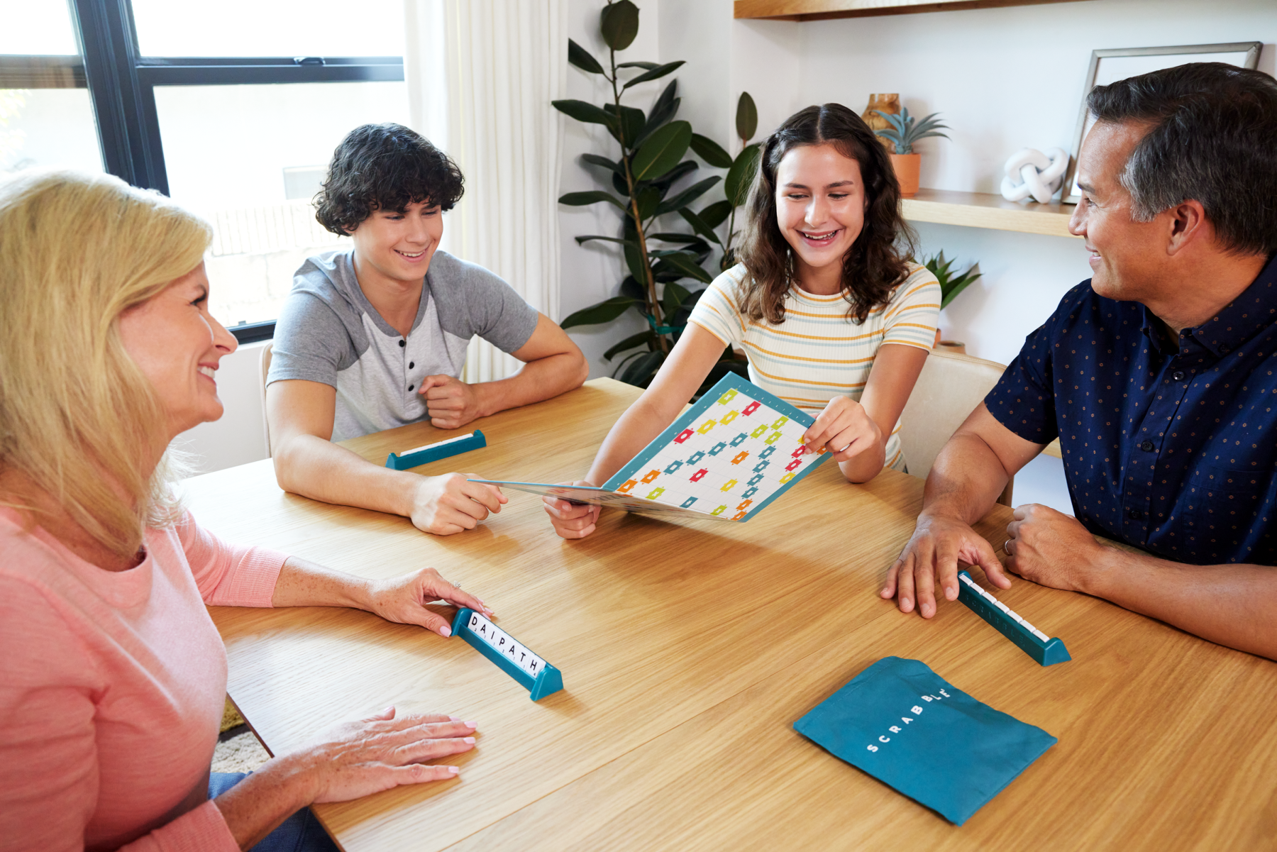 Scrabble - il gioco da tavolo delle parole, nuova versione con doppio tabellone e modalità parole di squadra - MATTEL GAMES