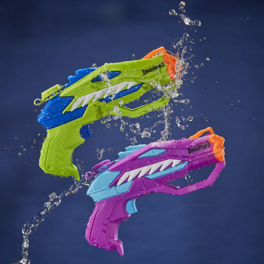 Nerf super soaker - dinosquad, 2 raptor-surge, include 2 soaker con design a forma di dinosauro - NERF