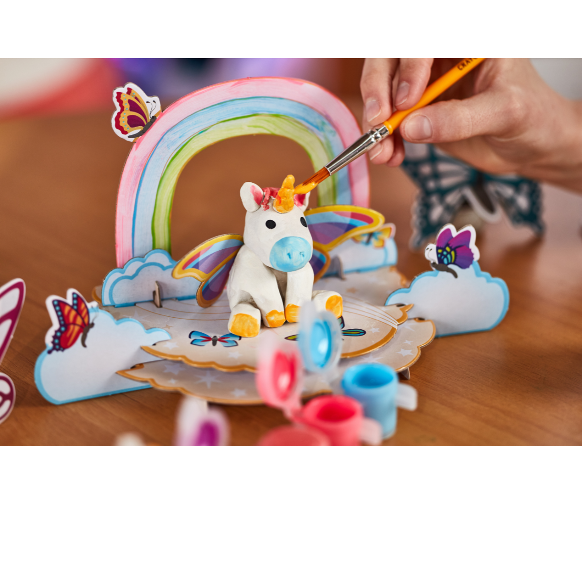 Crayola - modella & dipingi il tuo unicorno, argilla modellabile autoindurente, con tempere e accessori per decorare, attività creativa e regalo per bambini e bambine, da 5 anni - CRAYOLA