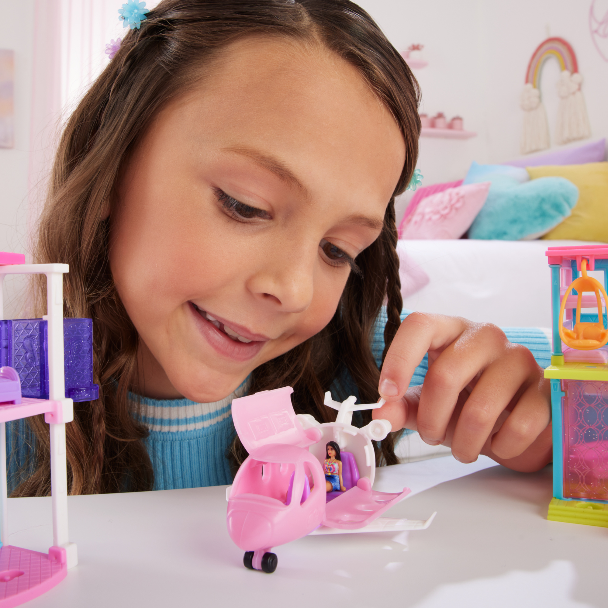 Mini barbieland - aereo dei sogni, set con mini veicolo e bambola con sorpresa cambia colore in acqua - Barbie