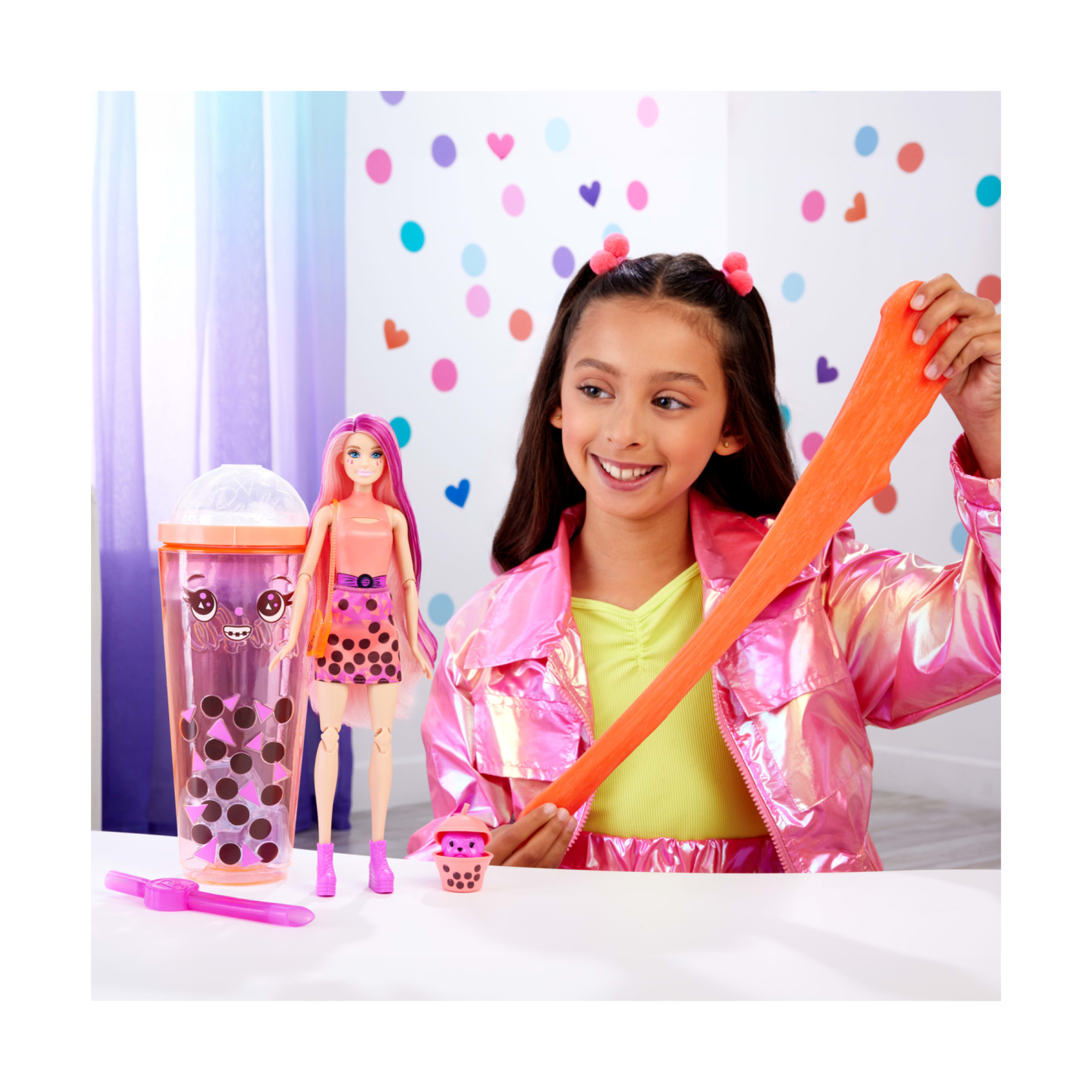 Barbie - pop reveal serie bubble tea, bambola alla moda mango mochi profumata con cucciolo e 8 accessori a sorpresa con effetto cambia colore - Barbie