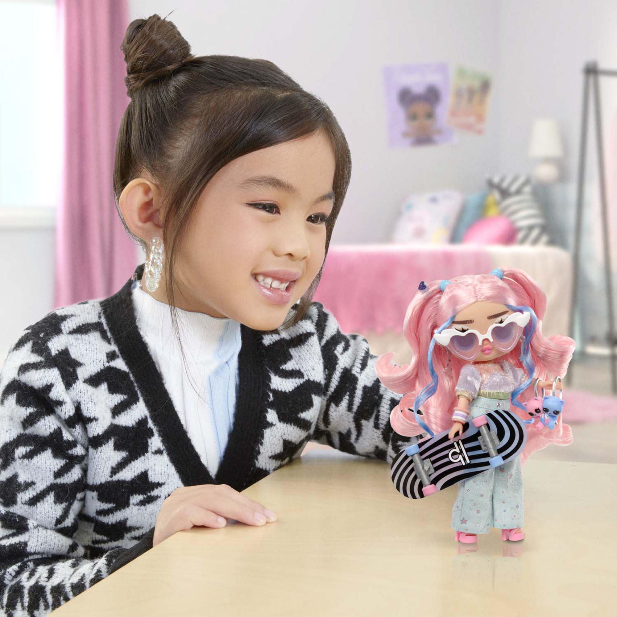 Lol surprise tweens – fashion doll flora moon. include oltre 10 sorprese e favolosi accessori - L.O.L SURPRISE, LOL