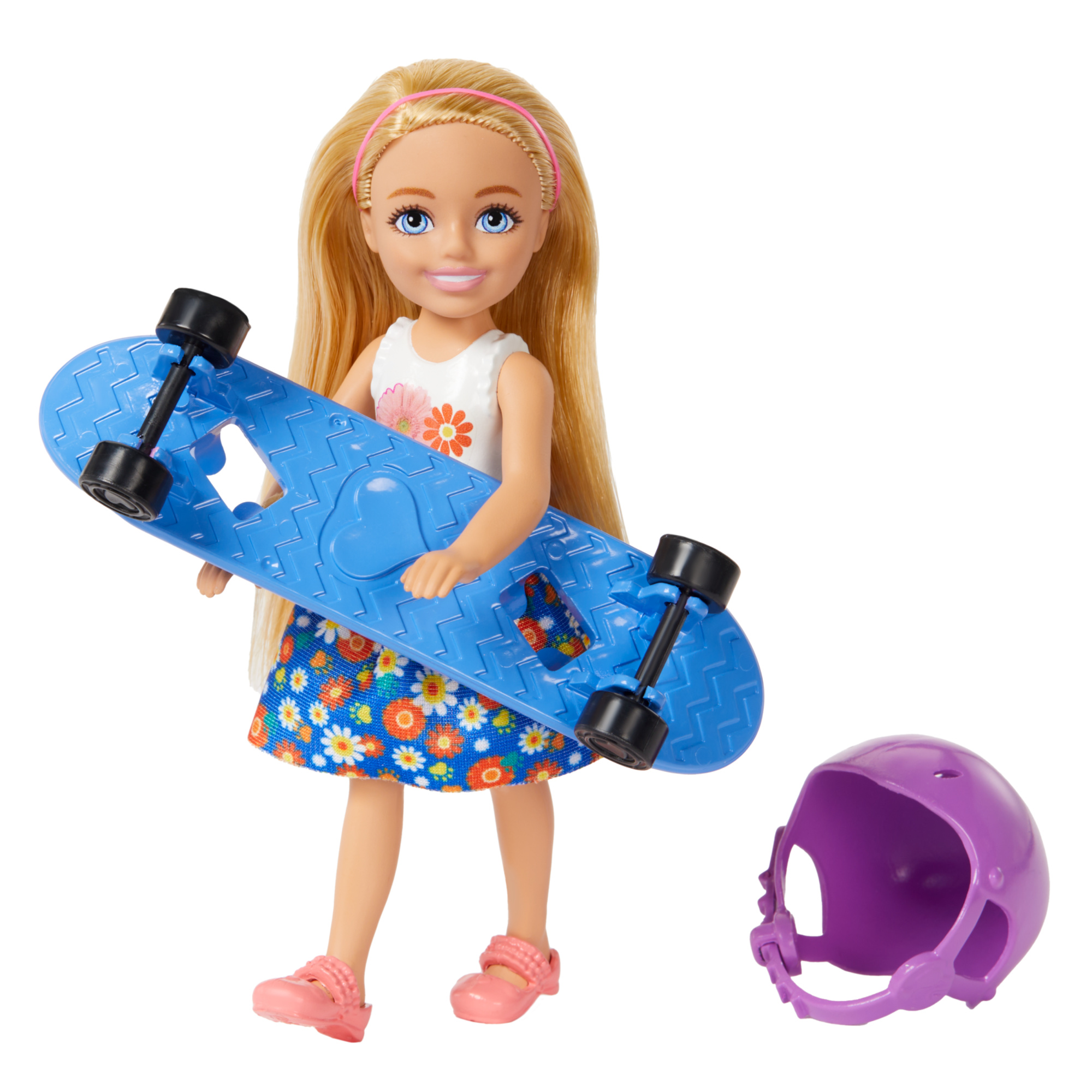 Barbie - divertimento in giardino, set con 3 bambole, 2 cuccioli, bicicletta, skateboard e accessori - Barbie