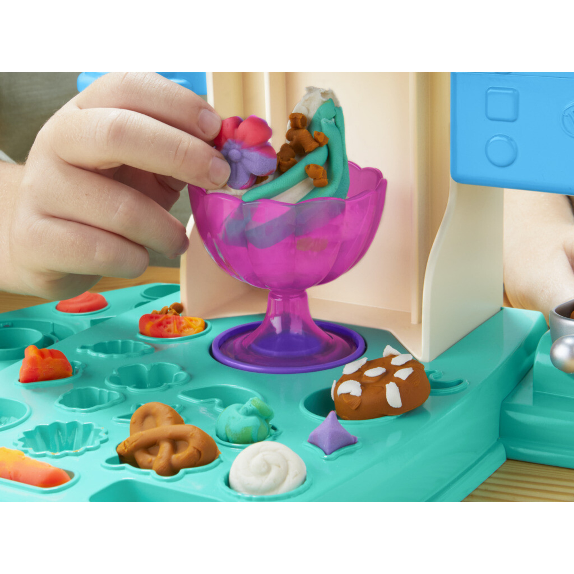 Play-doh - gelateria arcobaleno, playset con accessori e vasetti per creare gelati - PLAY-DOH