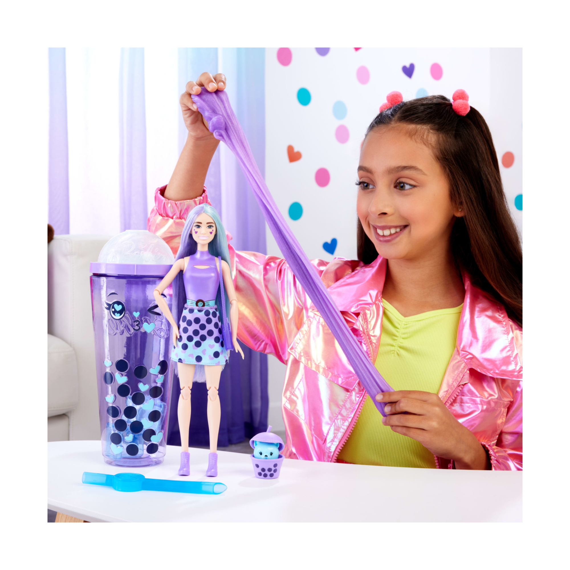 Barbie - pop reveal serie bubble tea, bambola alla moda taro milk profumata con cucciolo e 8 accessori a sorpresa con effetto cambia colore - Barbie