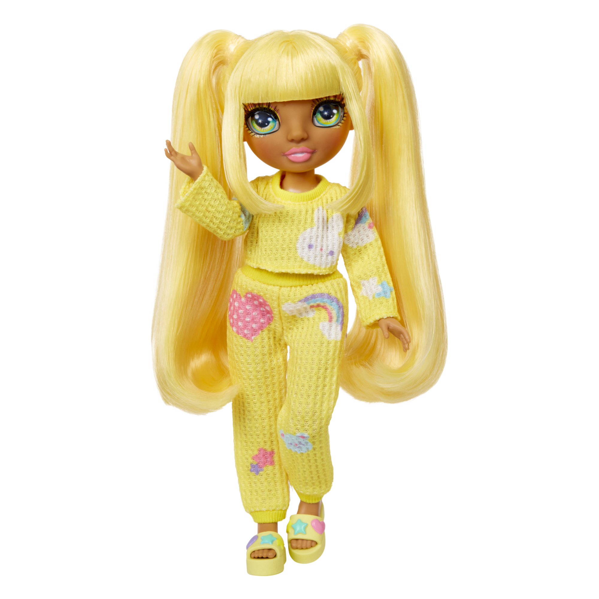 Rainbow high junior high pj party - sunny madison - bambola snodata da 22 cm con morbida tutina, pantofole e accessori da gioco - Rainbow High