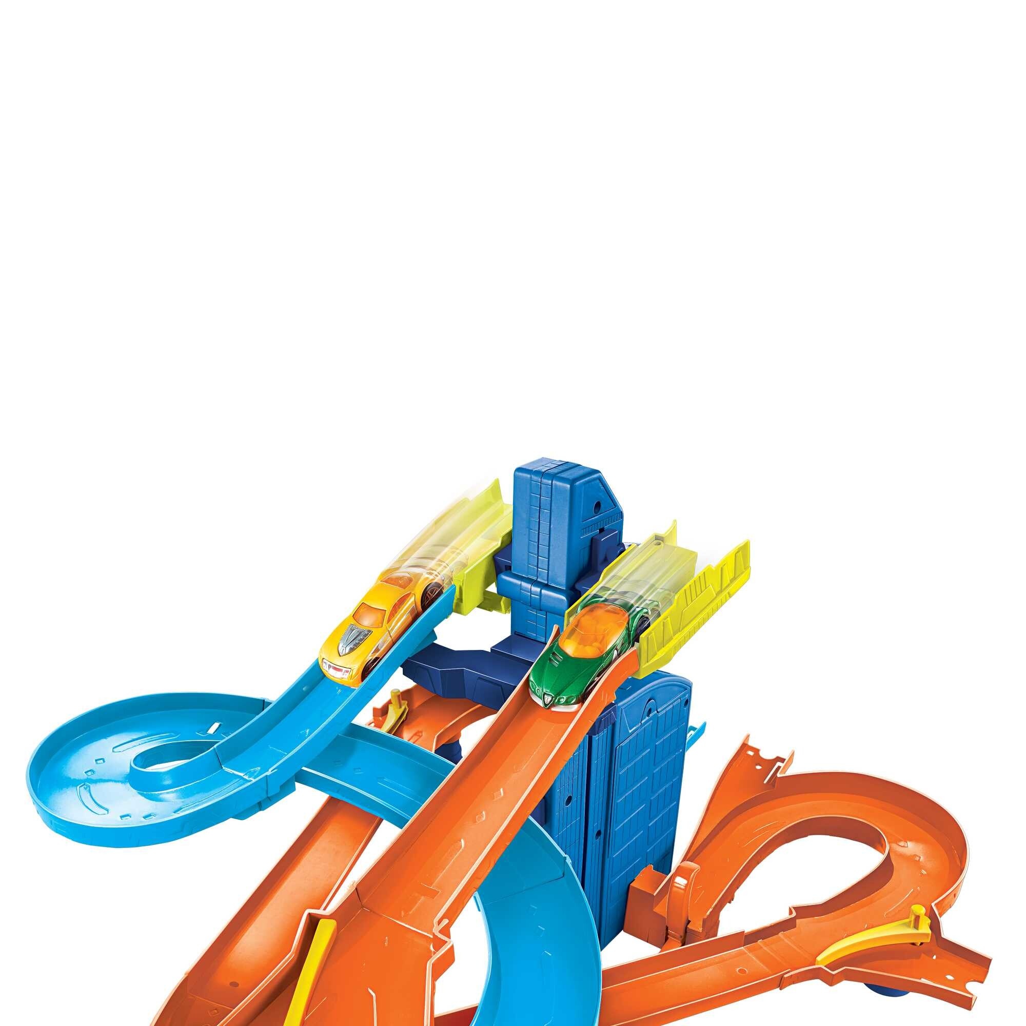 Hot wheels - pista autostrada con ascensore, set motorizzato con luci e suoni, 5 macchinine incluse - Hot Wheels