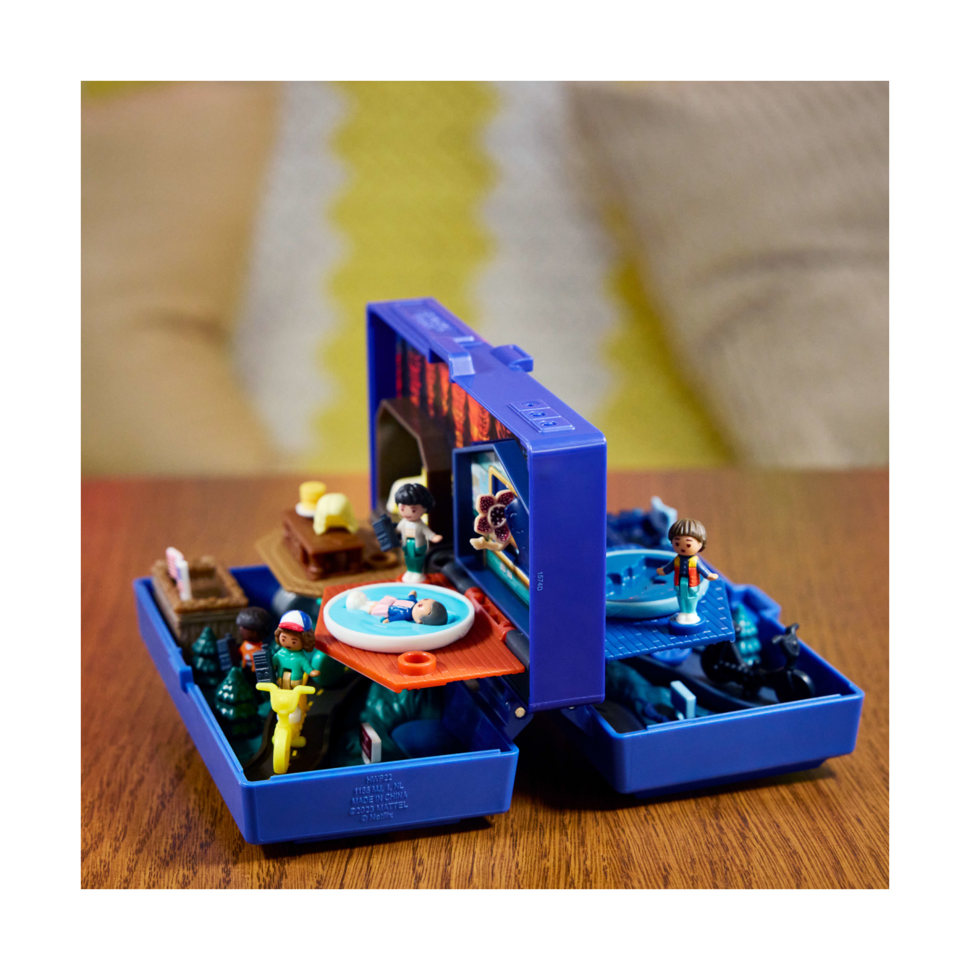 Polly pocket stranger things - cofanetto walkie talkie, playset edizione speciale da collezione con 6 personaggi della serie - Polly Pocket, Stranger Things