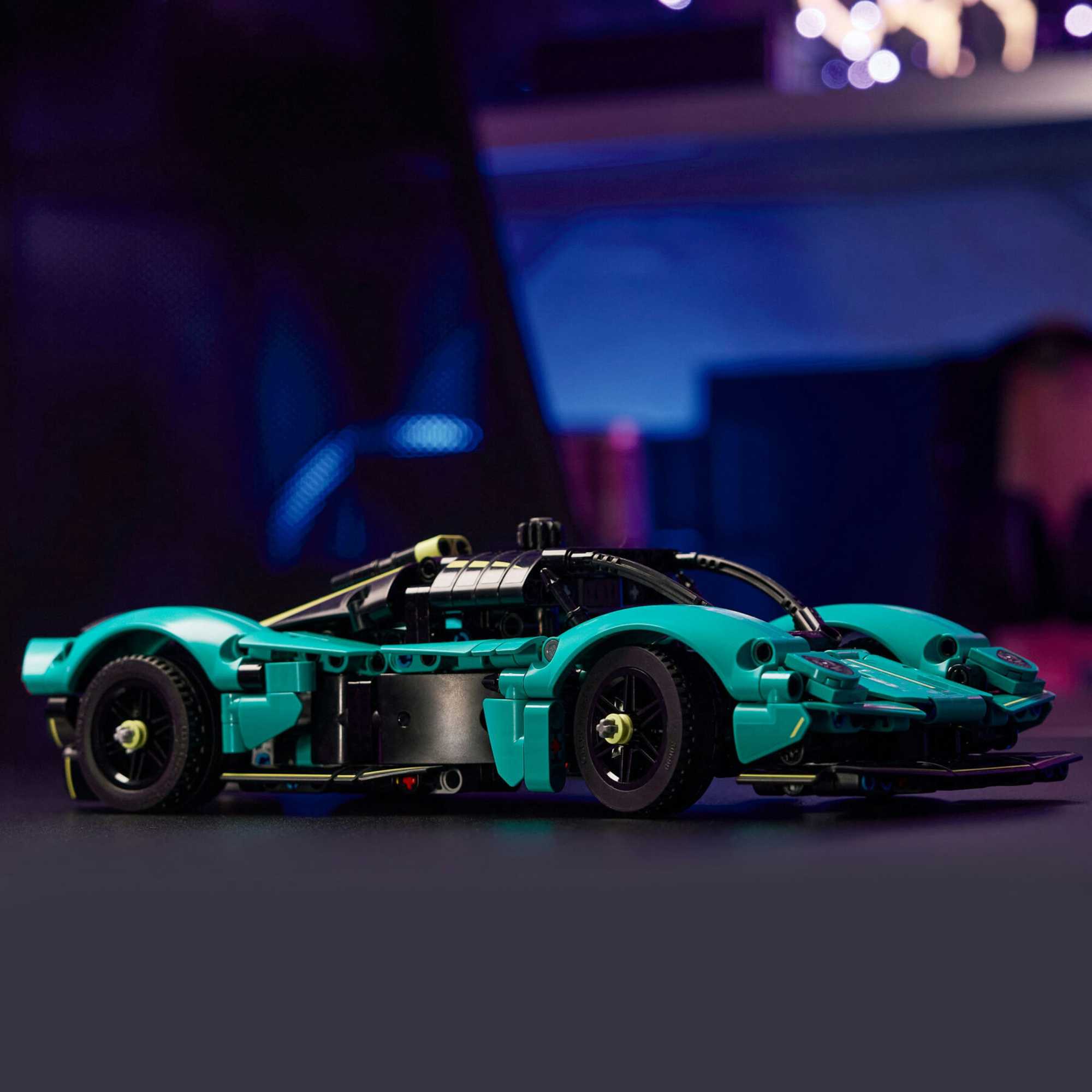 Lego technic 42208 aston martin valkyrie: auto giocattolo, v12 9+ - Lego