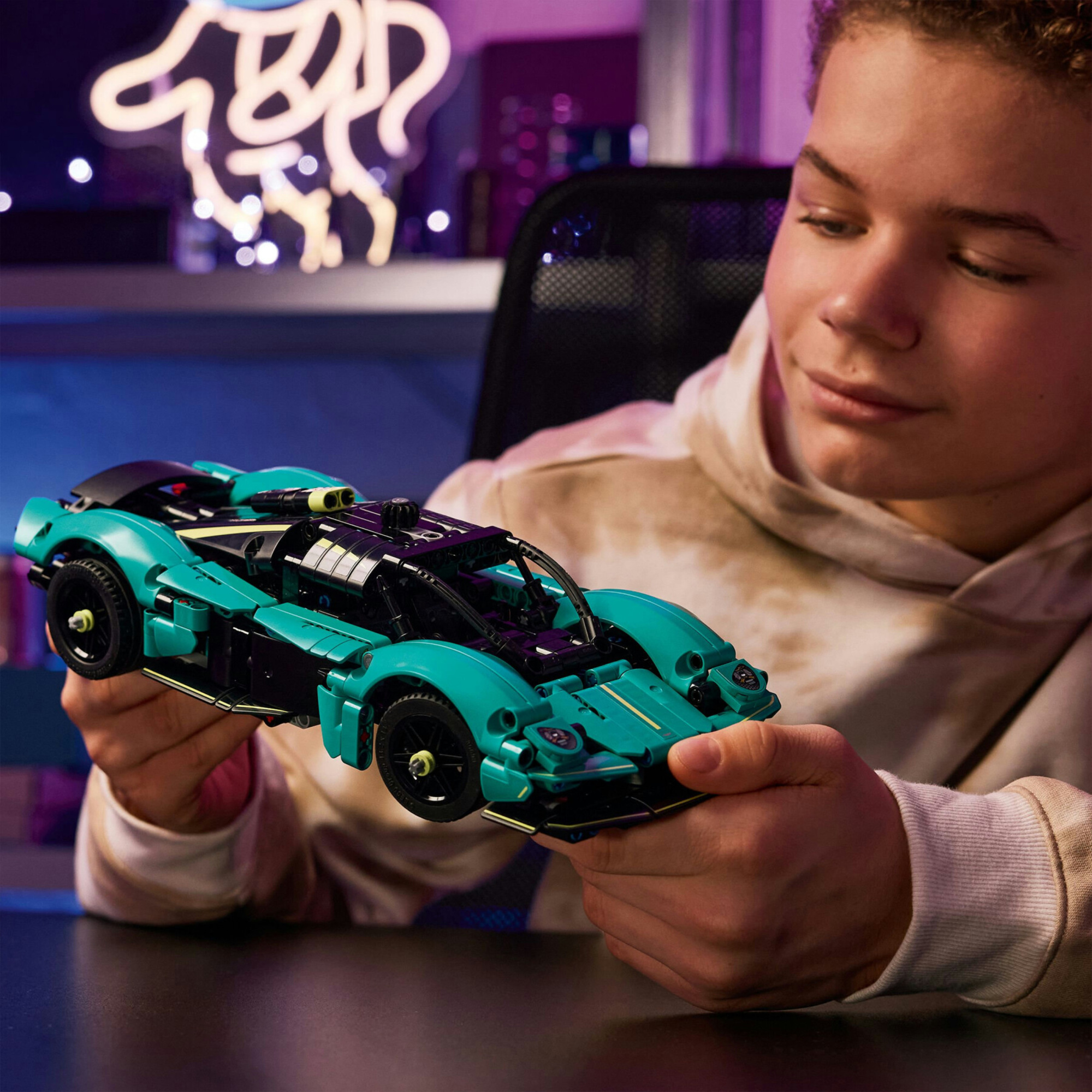 Lego technic 42208 aston martin valkyrie: auto giocattolo, v12 9+ - Lego